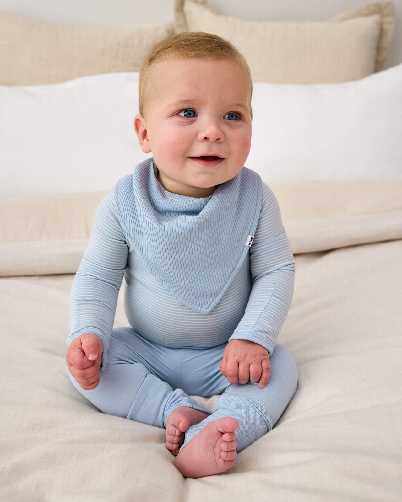 Light Fog Ribbed Bandana Bib - Image 3