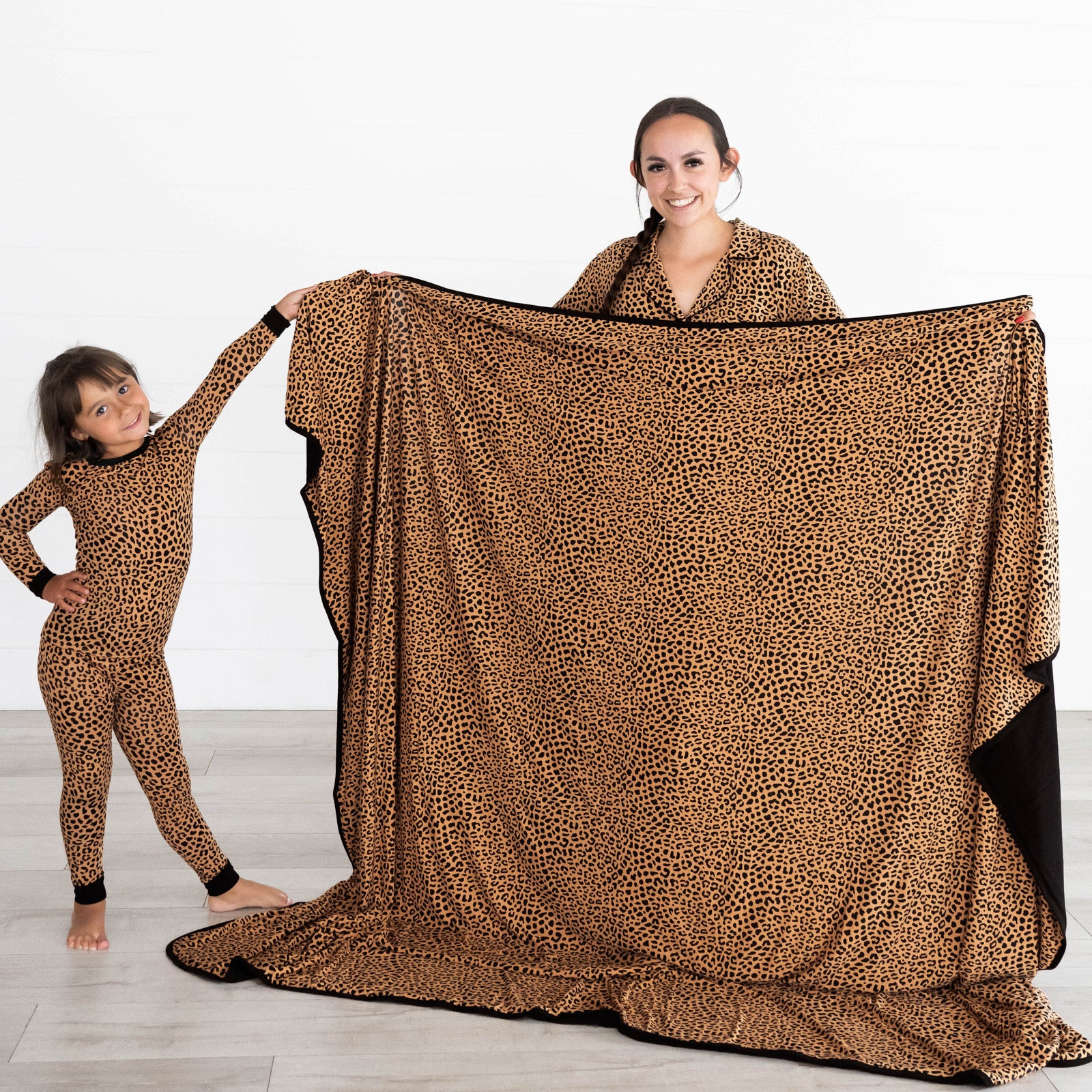 Classic Leopard Oversized Cloud Blanket? - Image 2